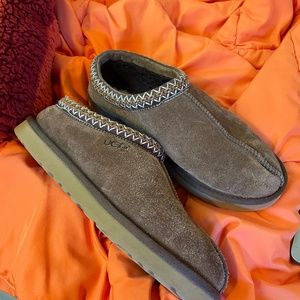Uggs Slippers size 11 mens